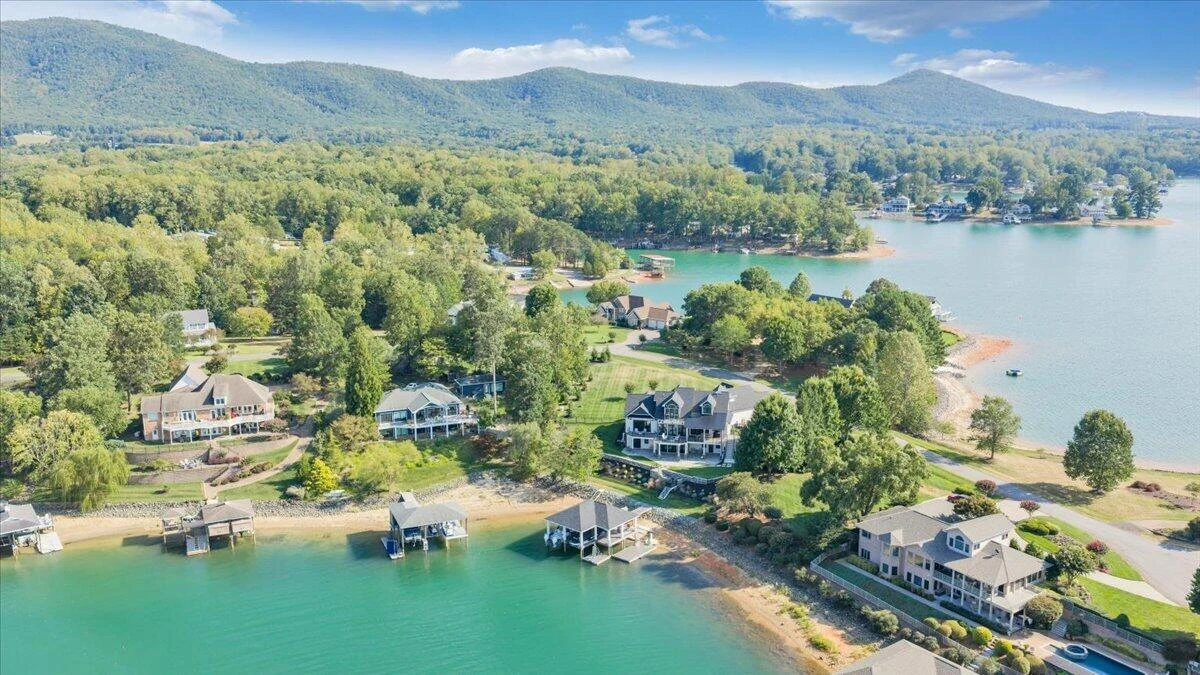 176 Three Point Isle DR - Photo 87