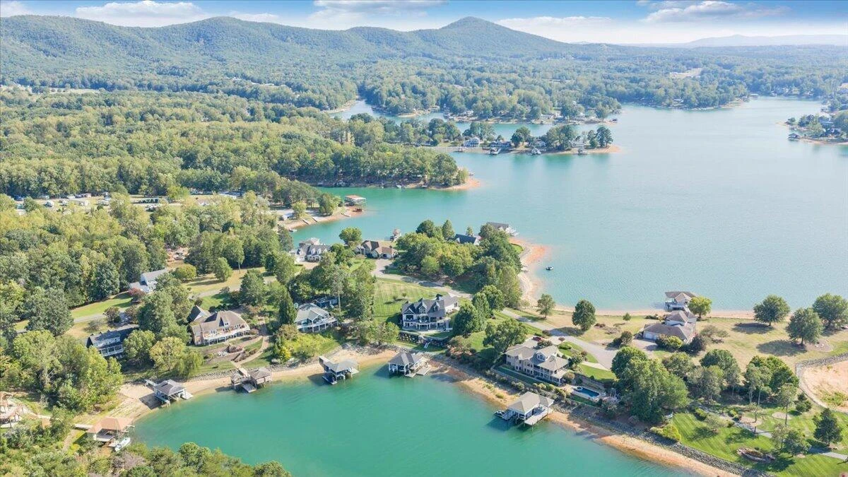 176 Three Point Isle DR - Photo 88