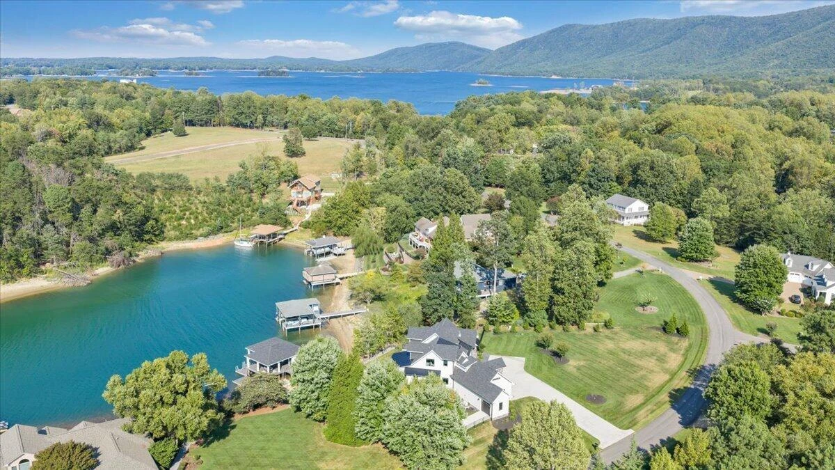 176 Three Point Isle DR - Photo 93