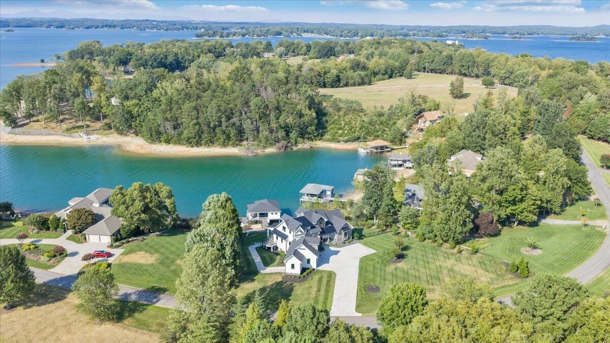 176 Three Point Isle DR - Photo 96