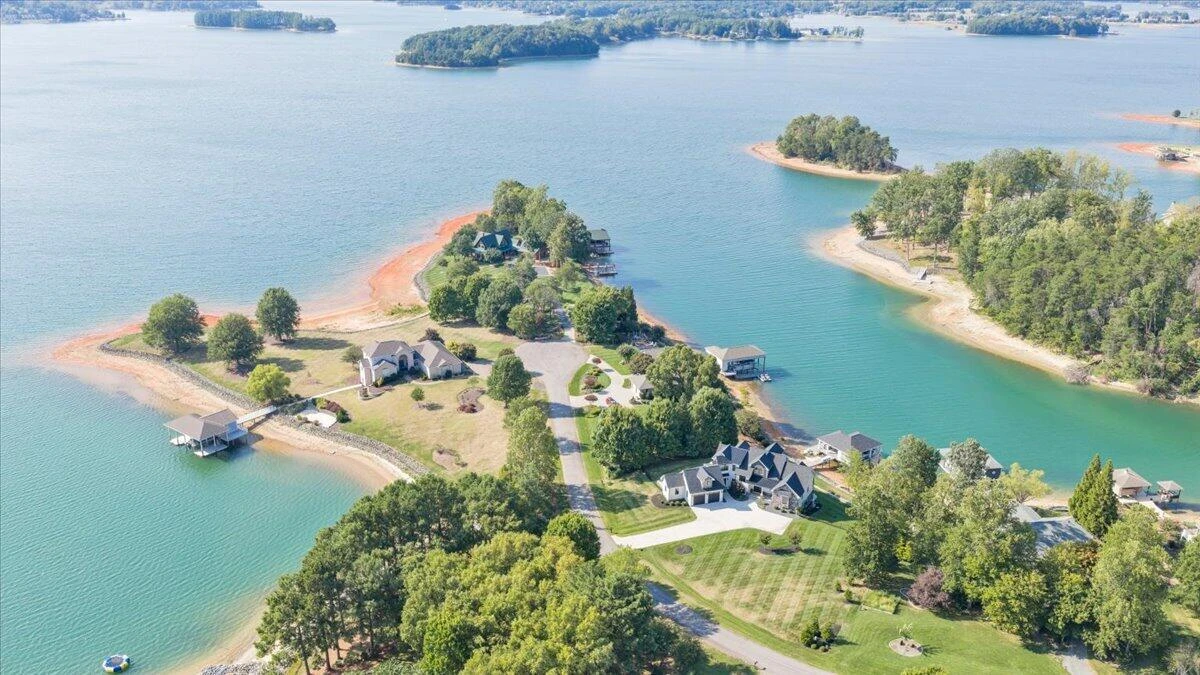 176 Three Point Isle DR - Photo 100