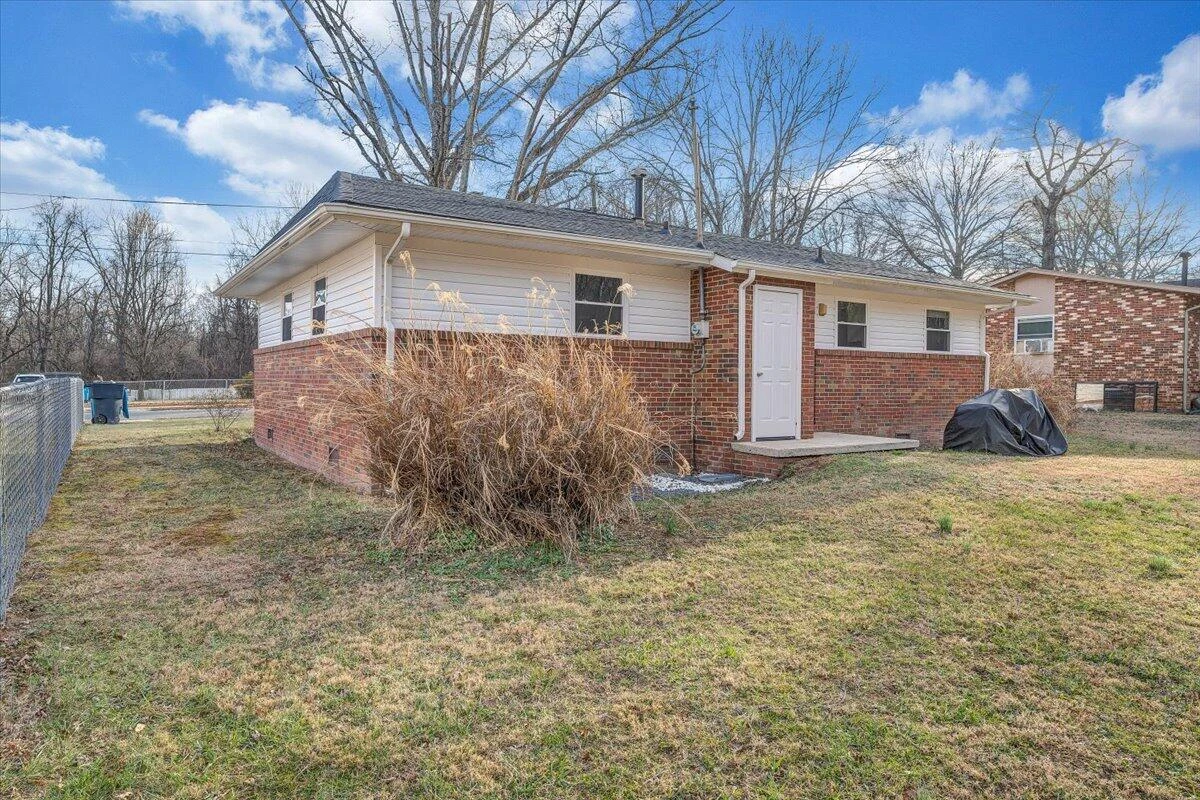 1638 Norris DR NW - Photo 27