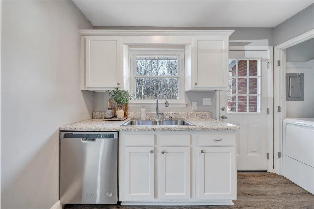 1638 Norris DR NW - Photo 9