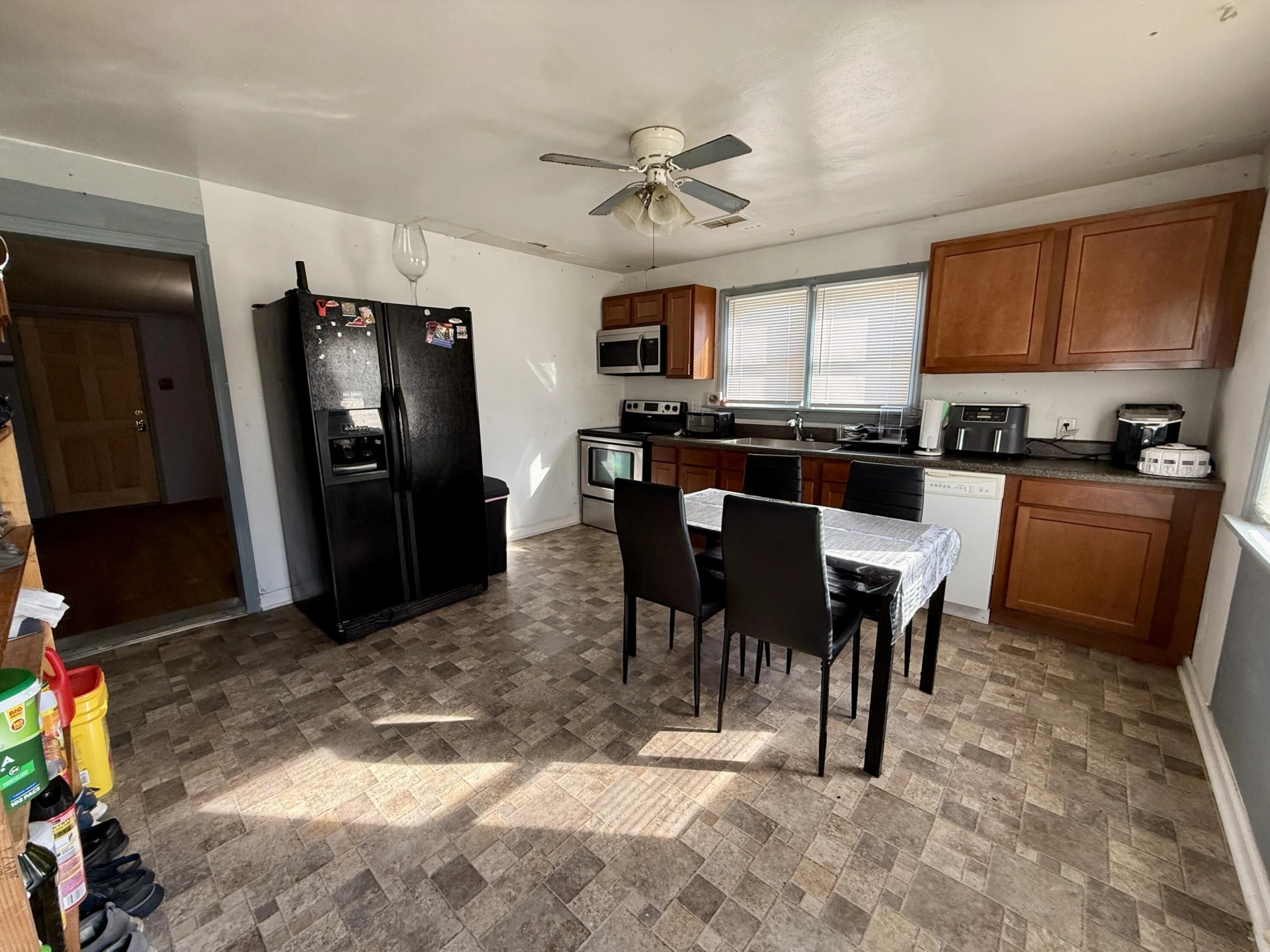 421 7th ST - Photo 4