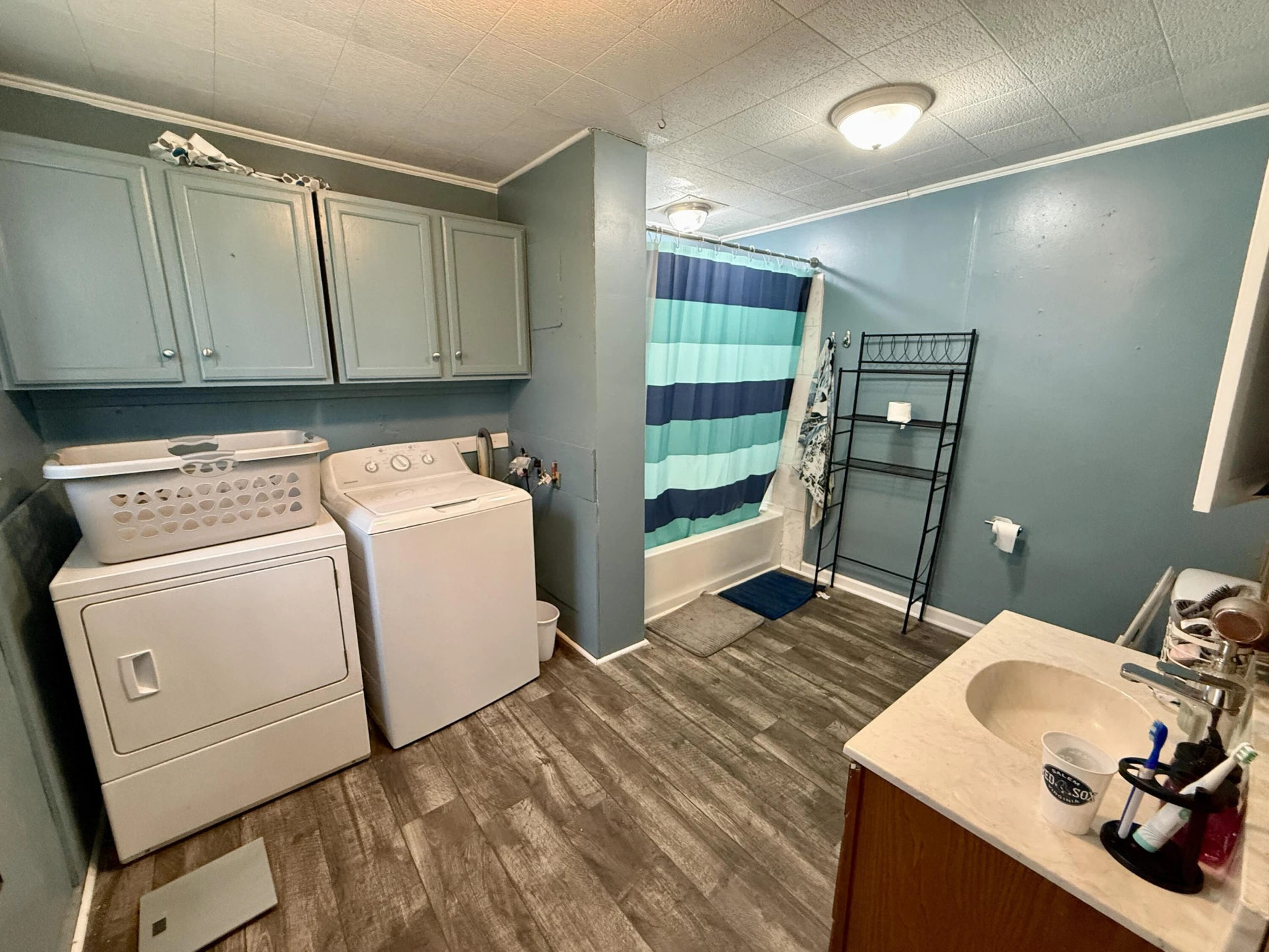 421 7th ST - Photo 5
