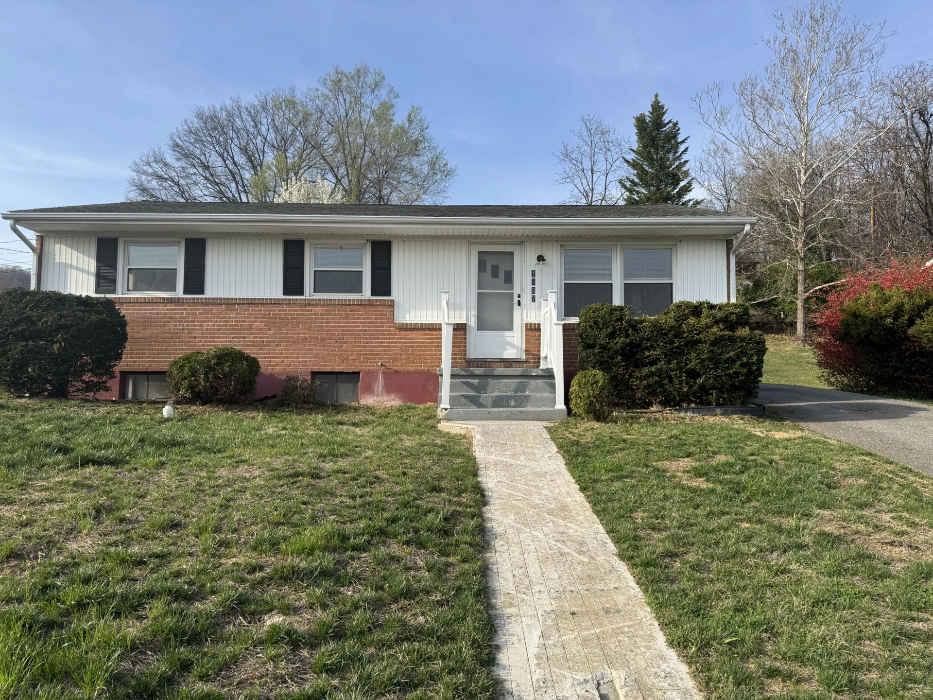 1407 Longview AVE
