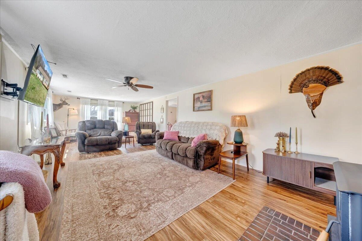 1006 Little Catawba Creek RD - Photo 2