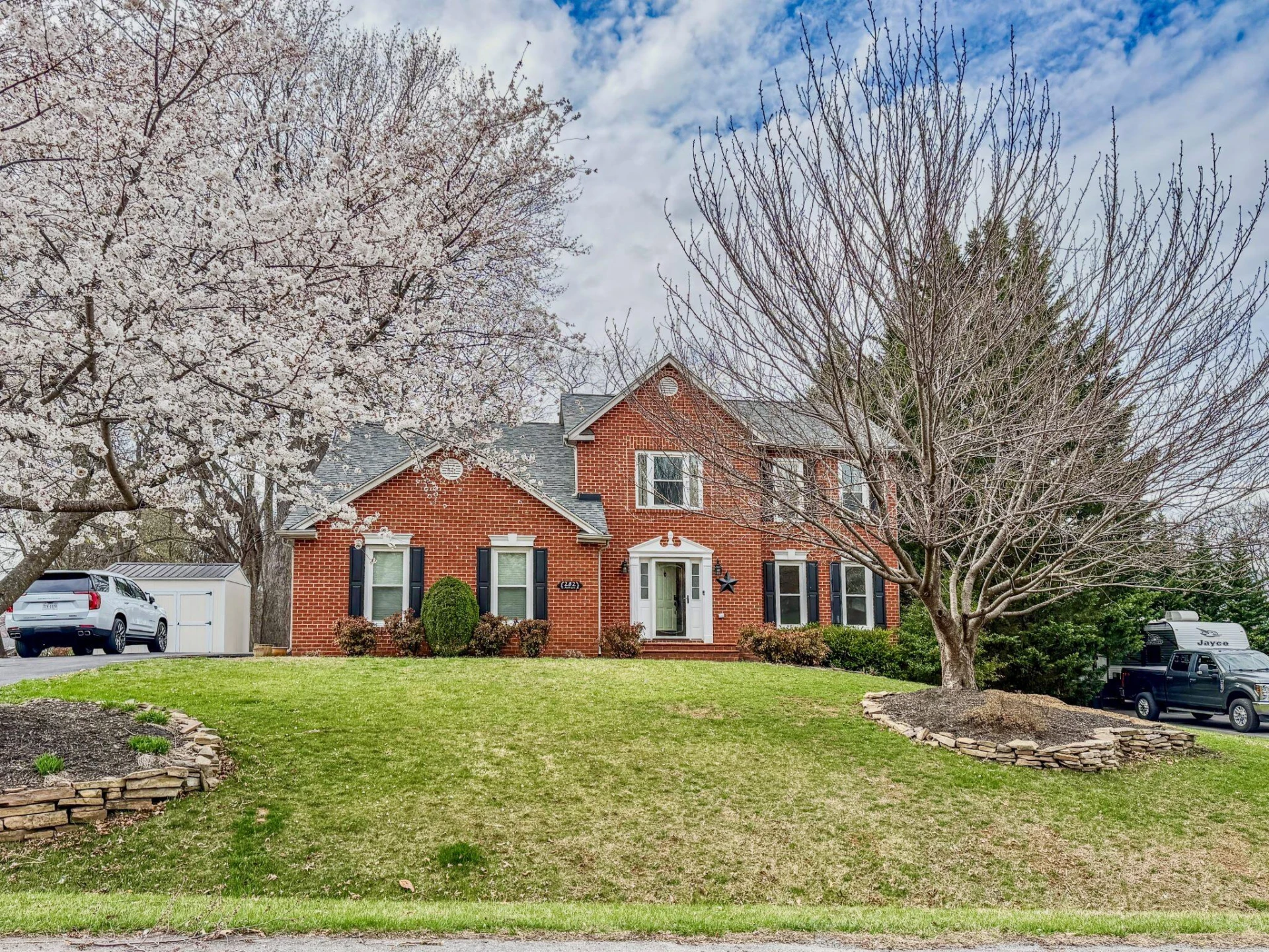 282 Apple LN