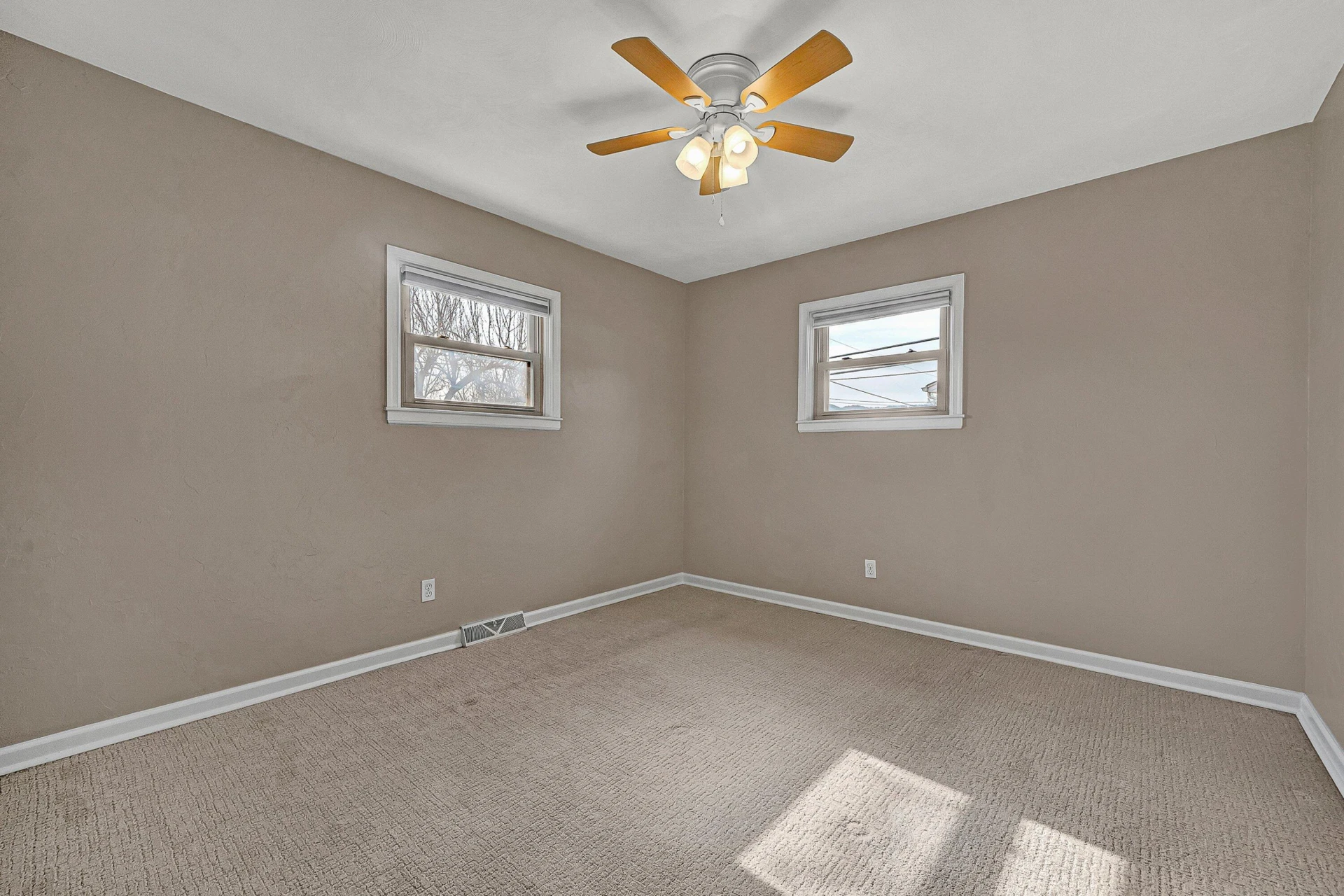405 Diamond RD - Photo 17