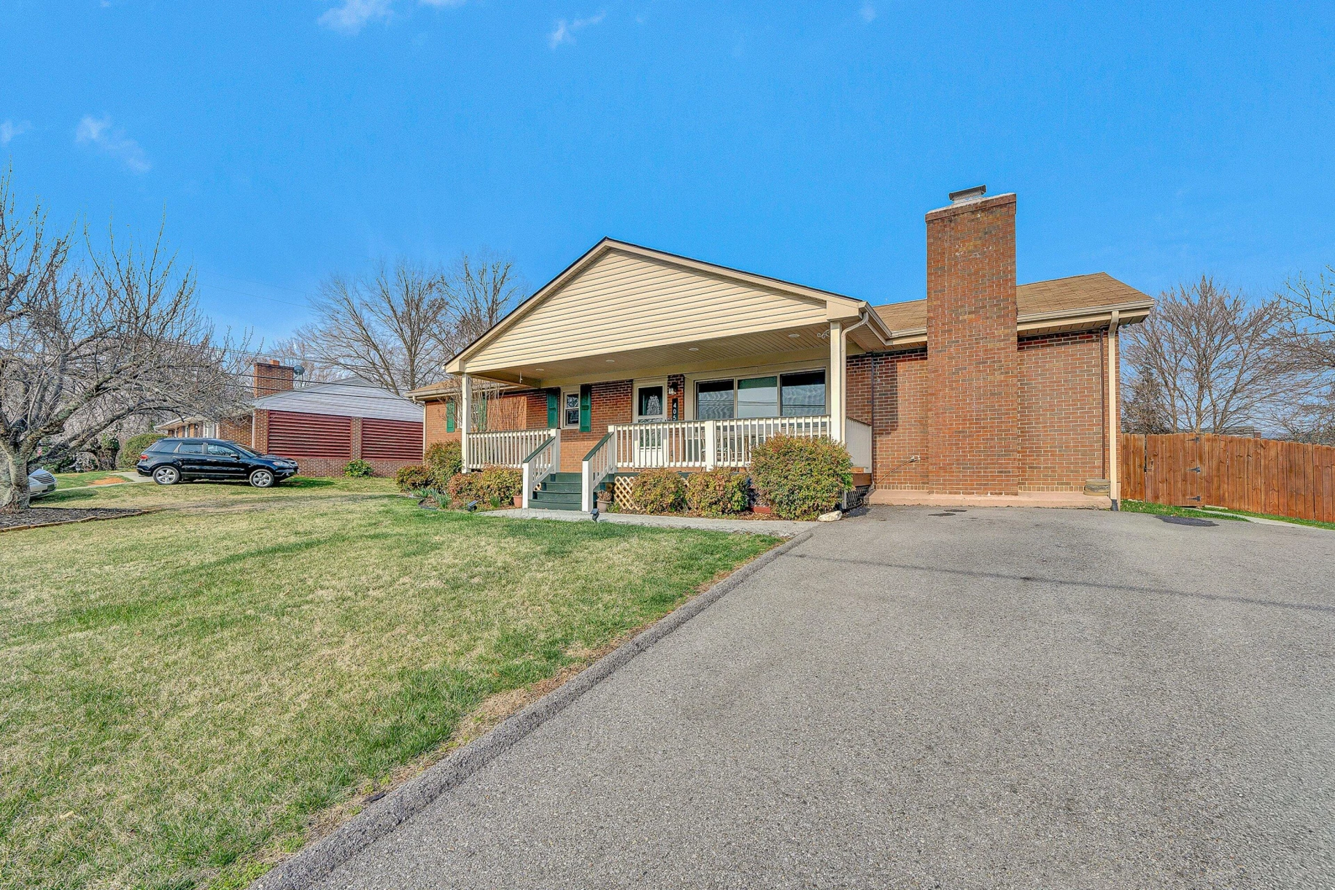 405 Diamond RD - Photo 2