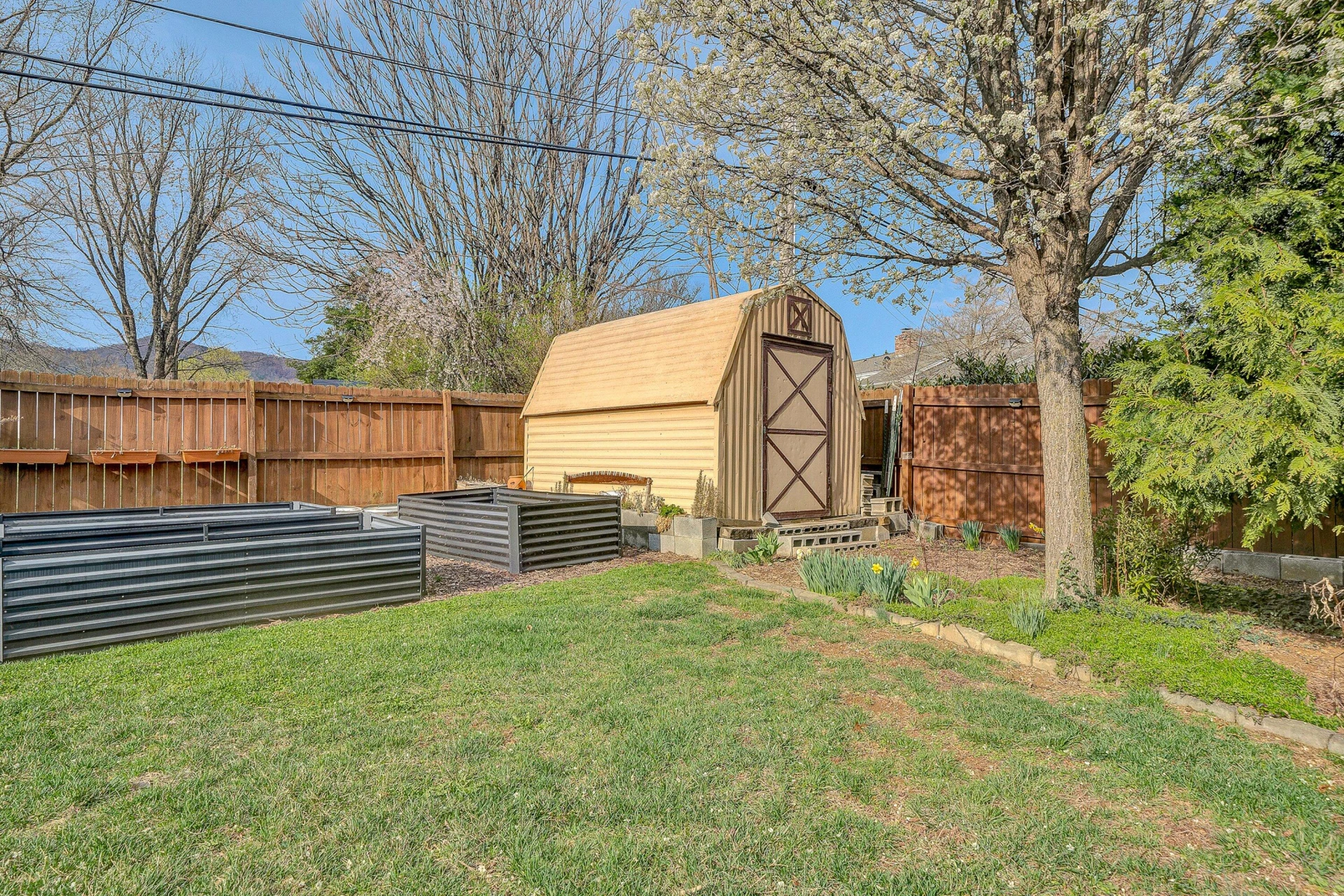 405 Diamond RD - Photo 27