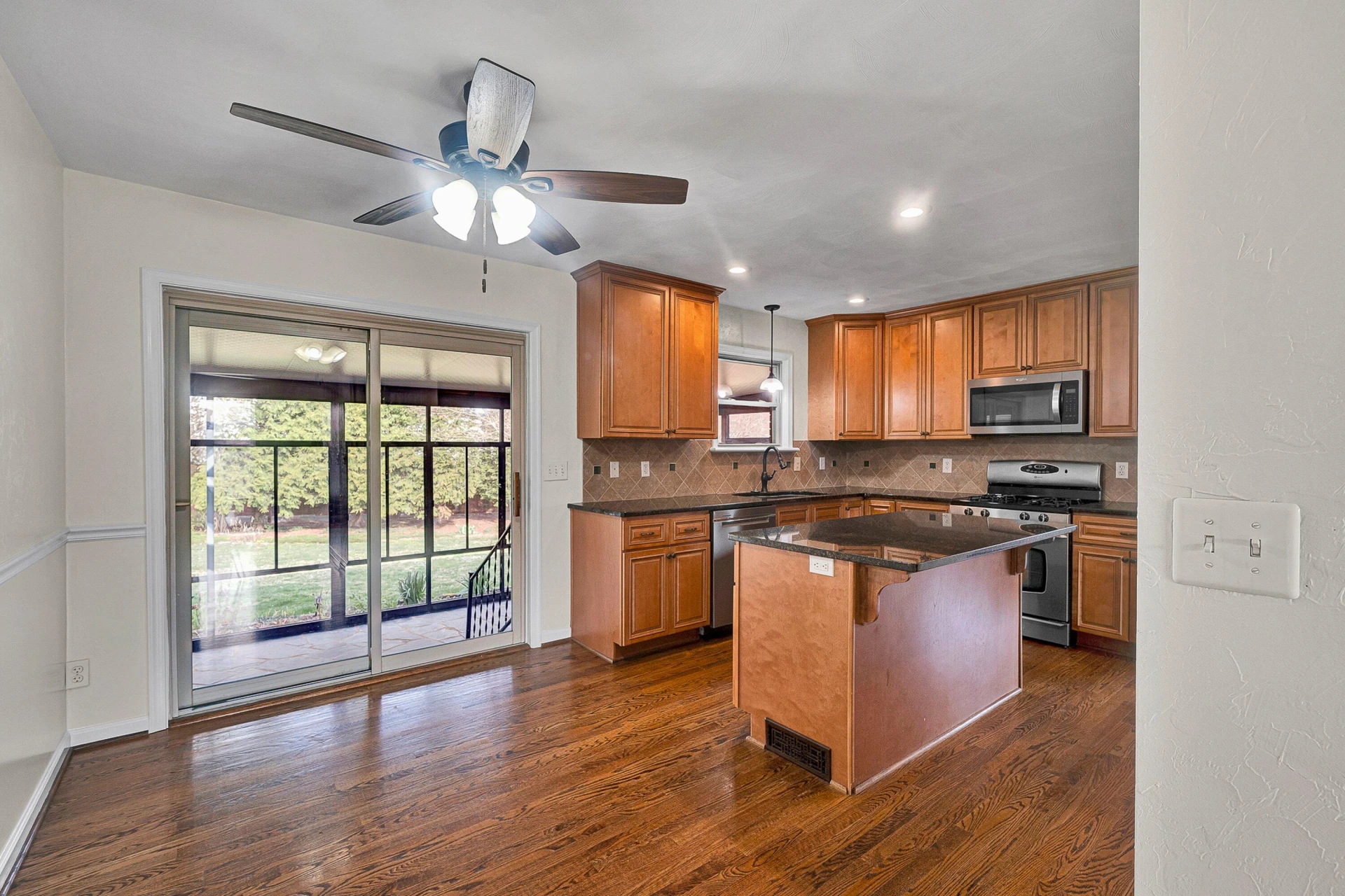 405 Diamond RD - Photo 6