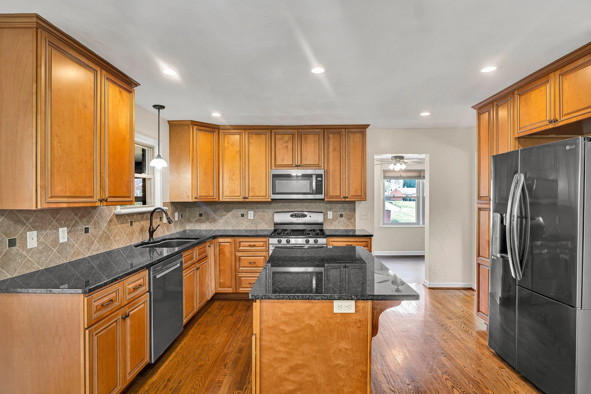 405 Diamond RD - Photo 7