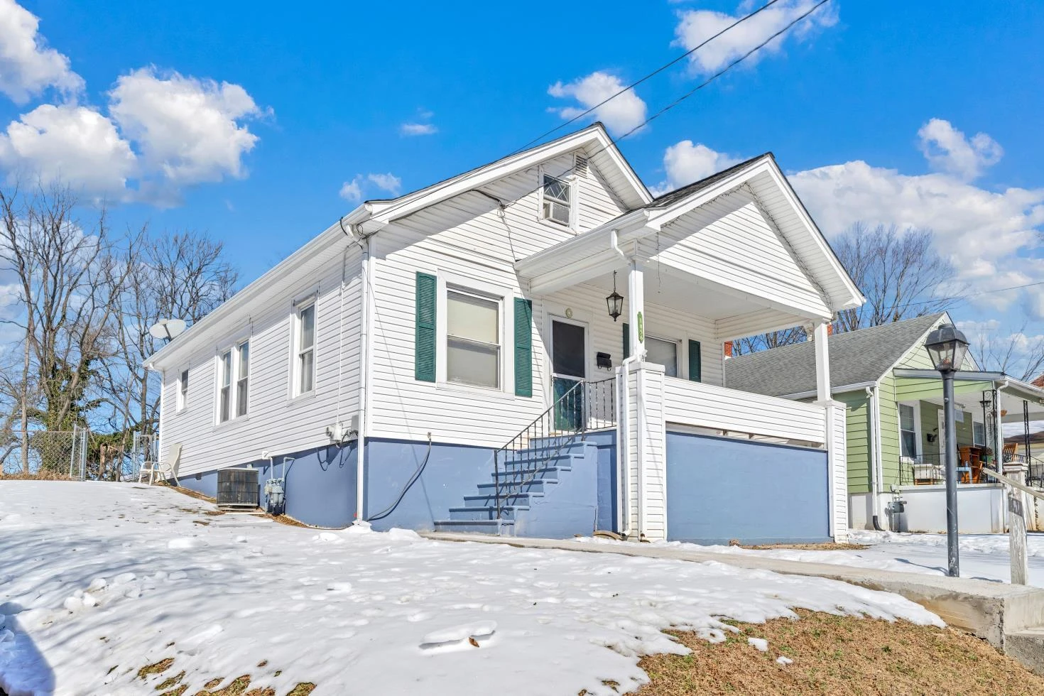 1856 Kenwood BLVD SE - Photo 2