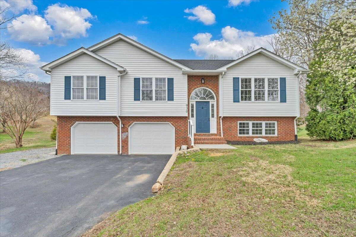 930 Brookfield LN