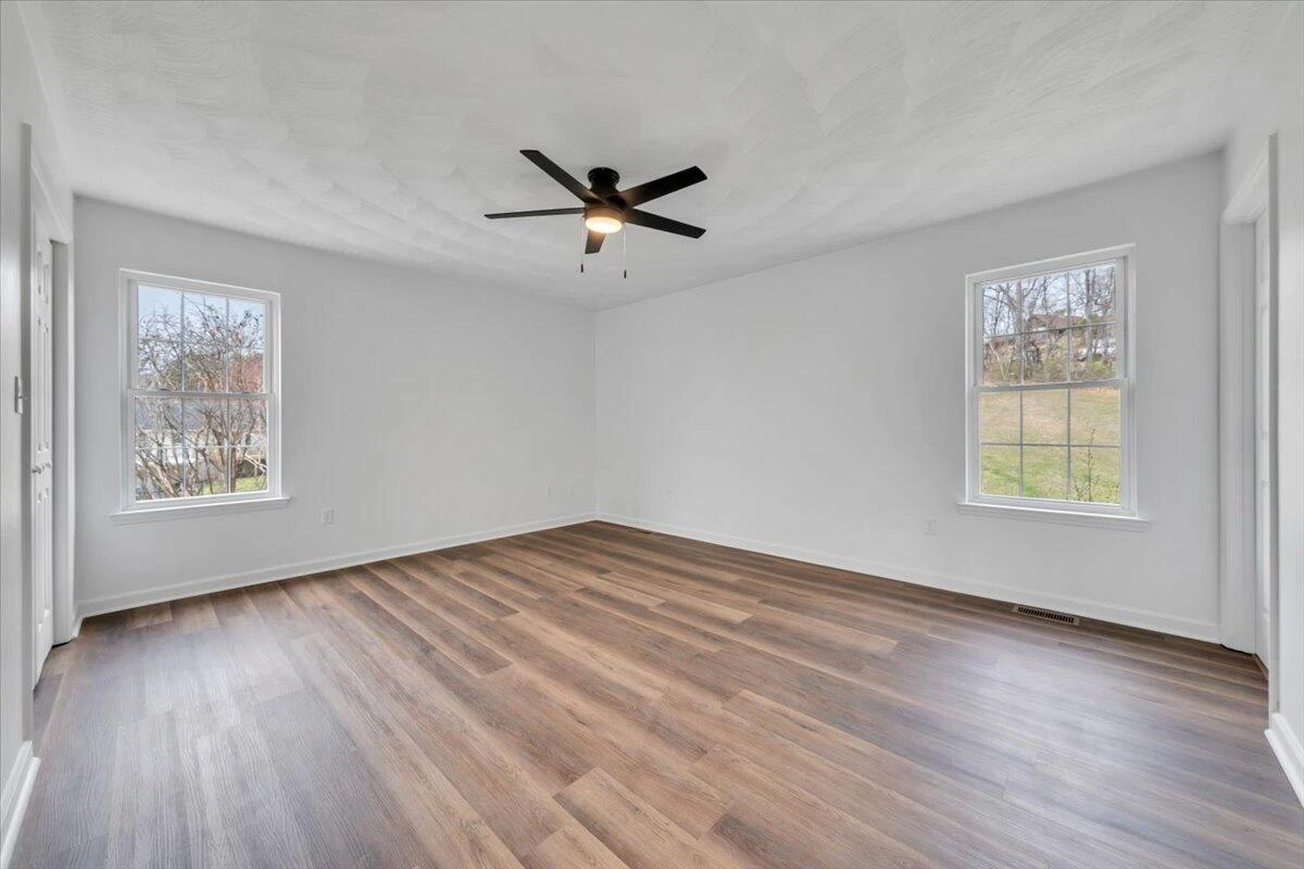930 Brookfield LN - Photo 25