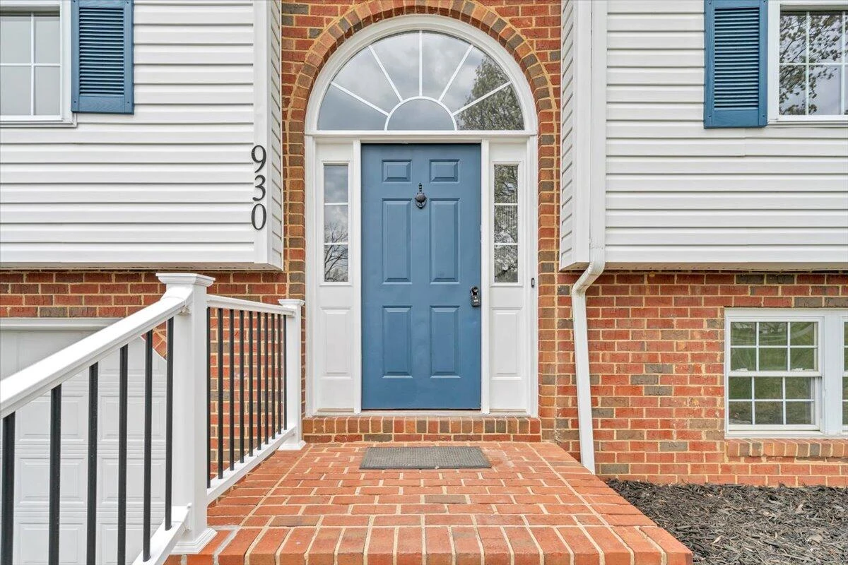 930 Brookfield LN - Photo 3