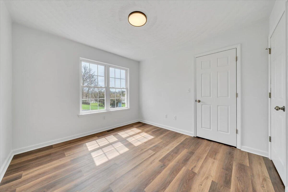 930 Brookfield LN - Photo 32