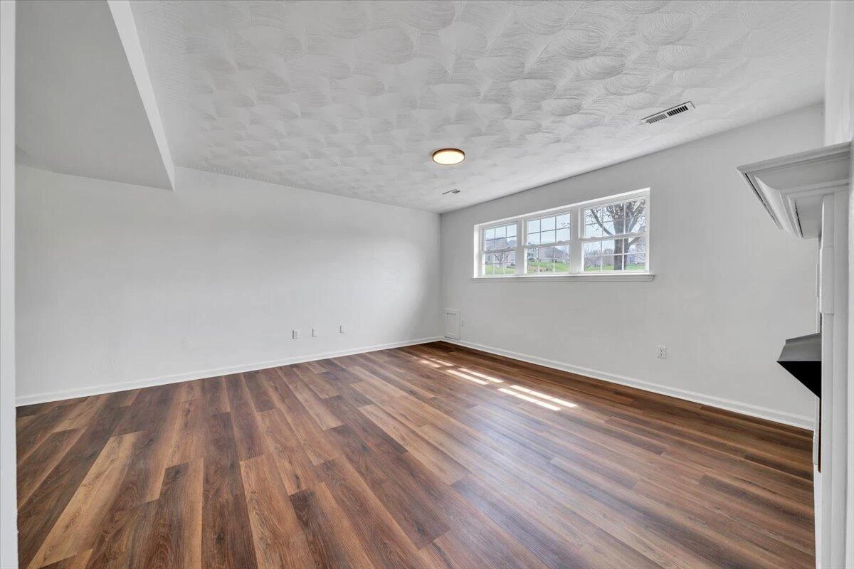930 Brookfield LN - Photo 38