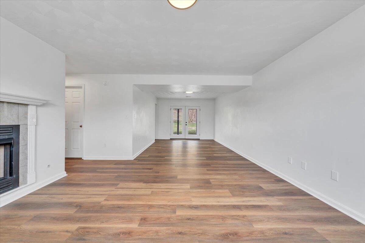 930 Brookfield LN - Photo 42