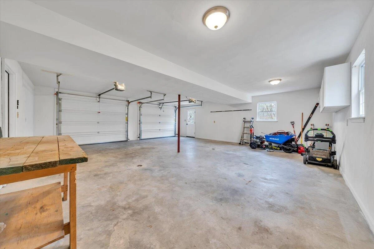 930 Brookfield LN - Photo 49