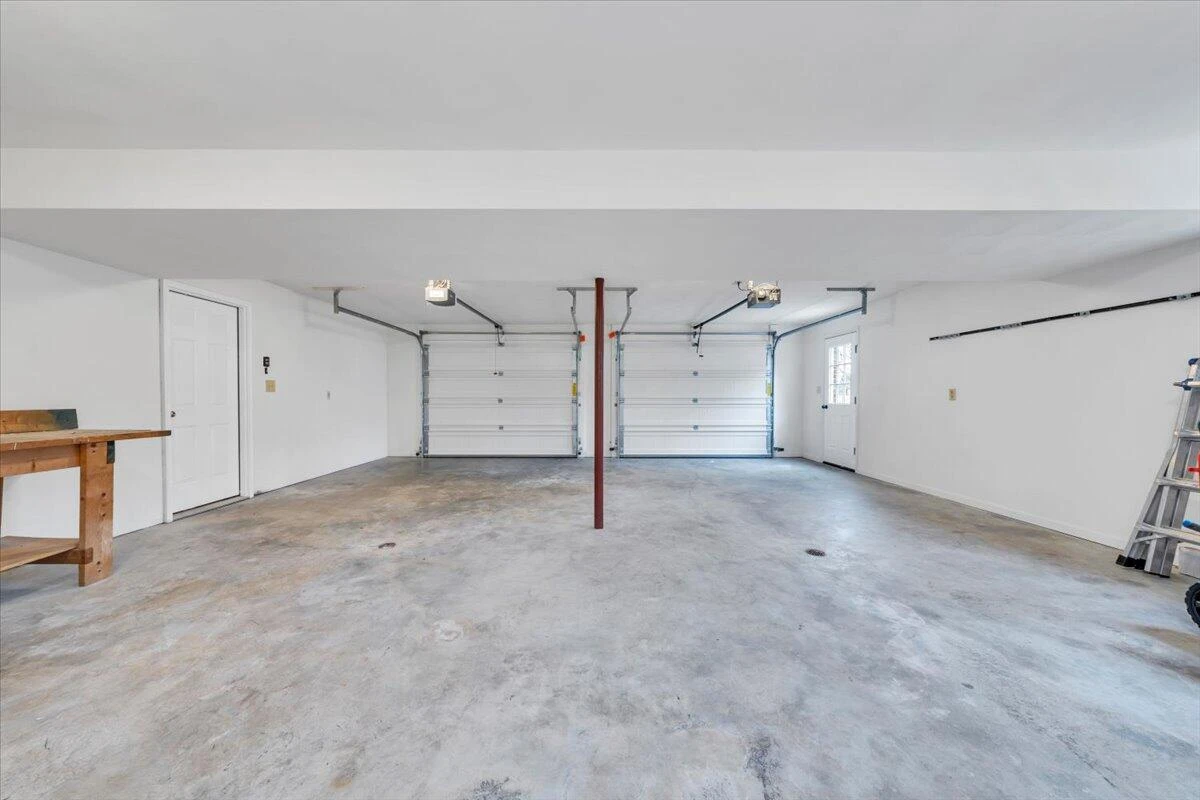 930 Brookfield LN - Photo 50