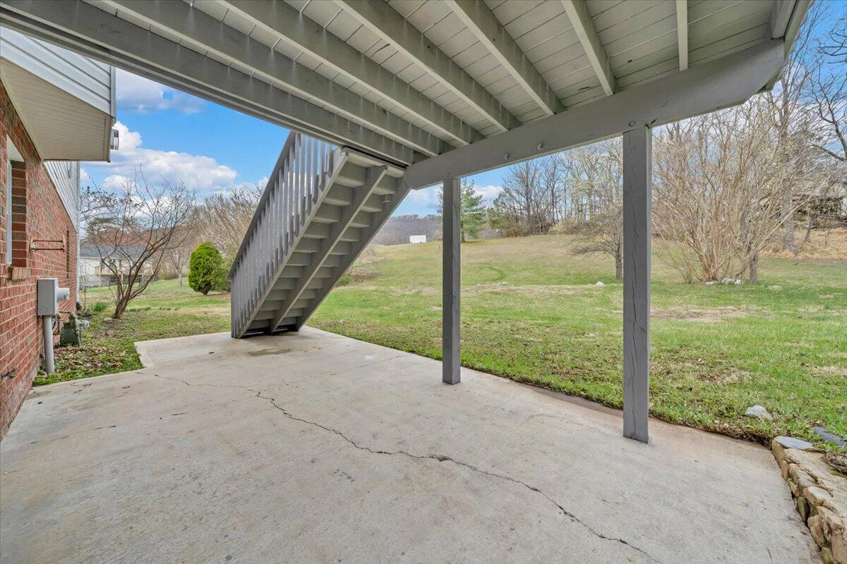 930 Brookfield LN - Photo 54