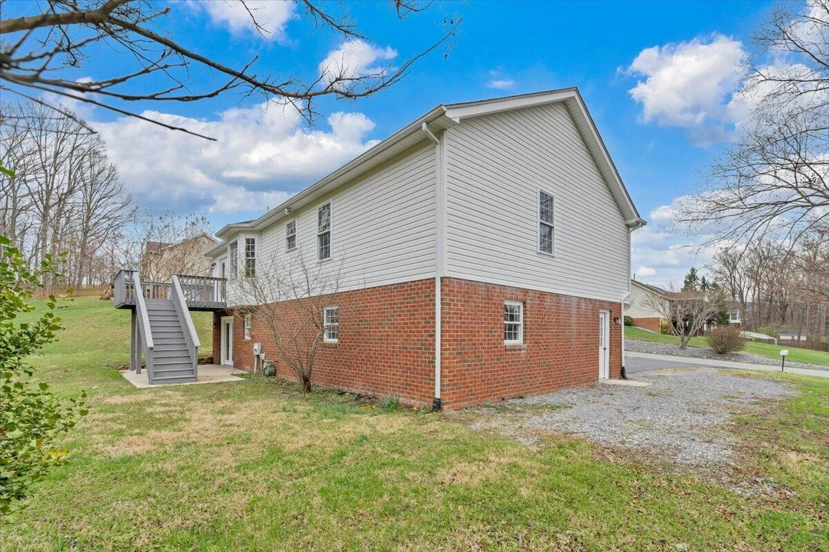 930 Brookfield LN - Photo 60