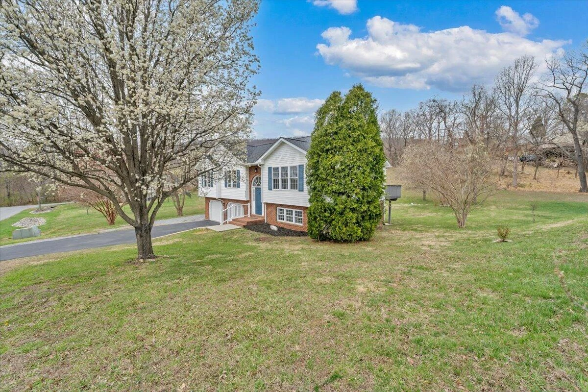 930 Brookfield LN - Photo 64