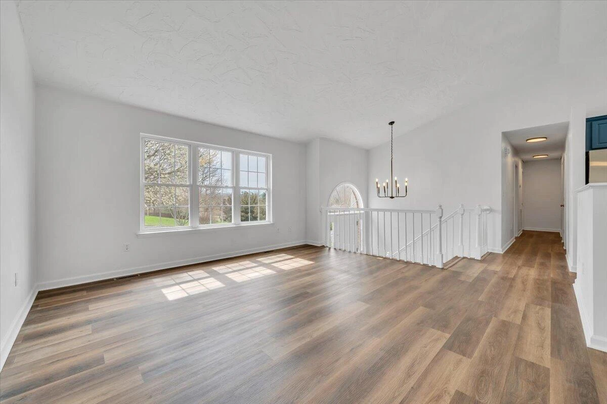 930 Brookfield LN - Photo 9