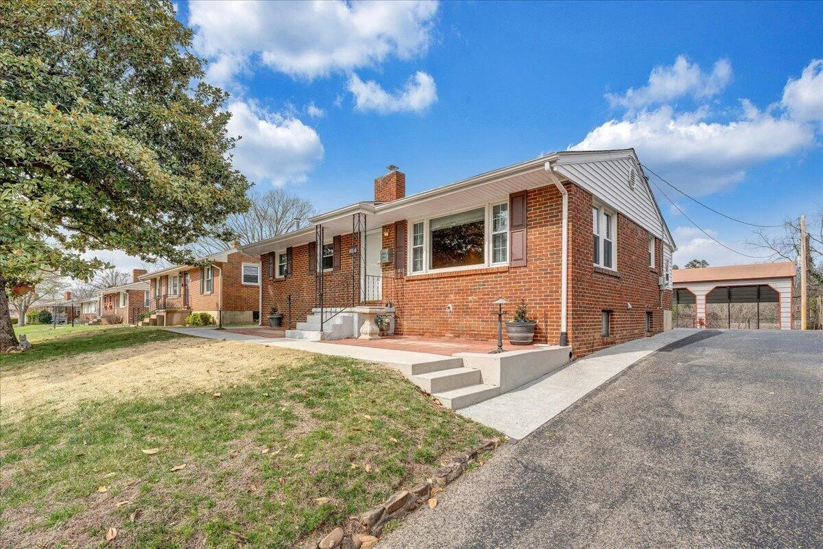 3231 Fleetwood AVE - Photo 3