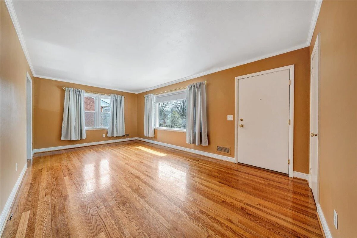 3231 Fleetwood AVE - Photo 4