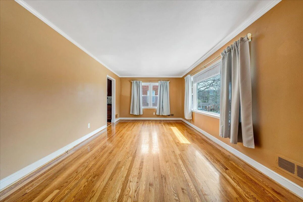 3231 Fleetwood AVE - Photo 5