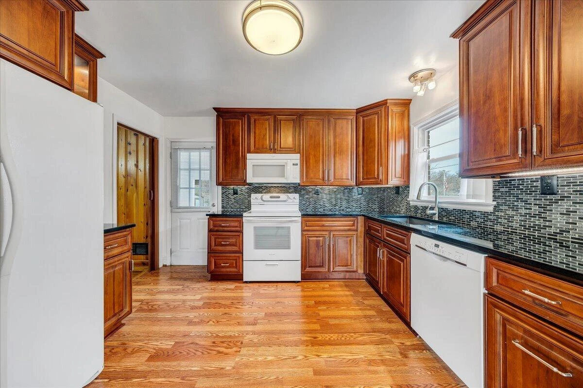 3231 Fleetwood AVE - Photo 7
