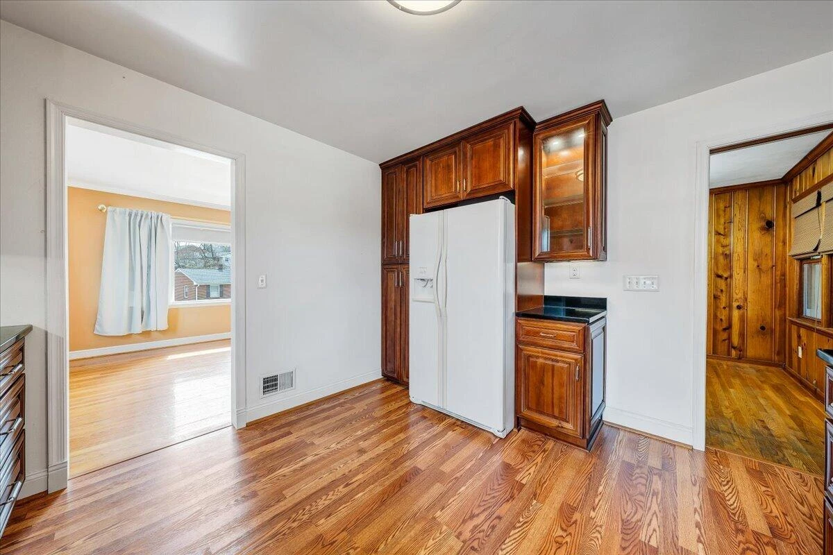 3231 Fleetwood AVE - Photo 9