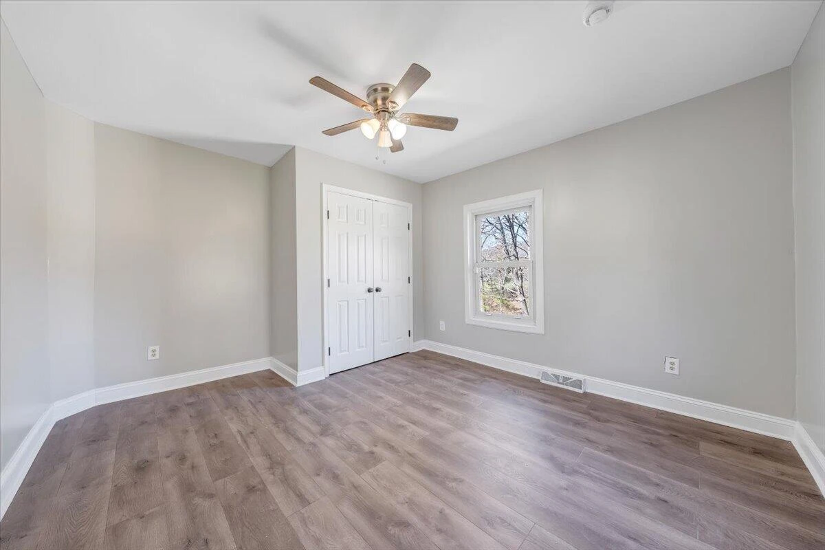 105 Mamie AVE - Photo 18