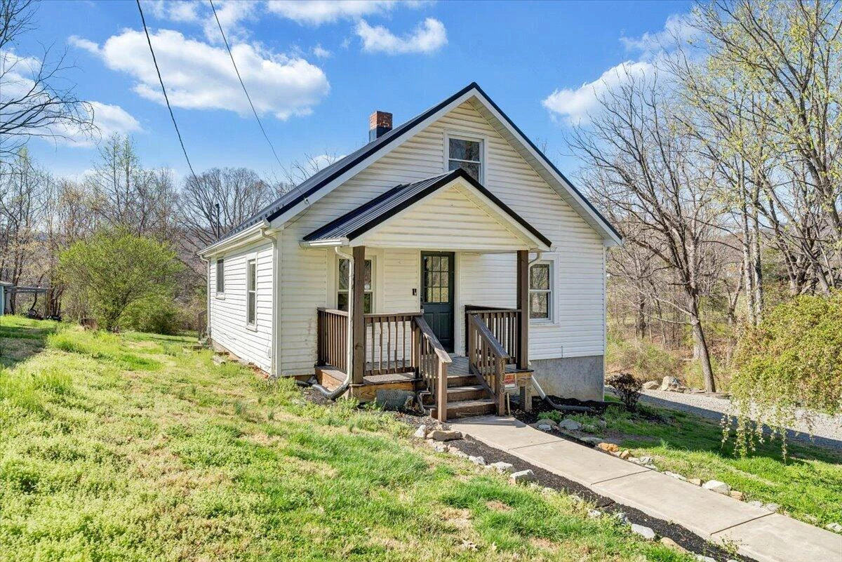 105 Mamie AVE - Photo 2
