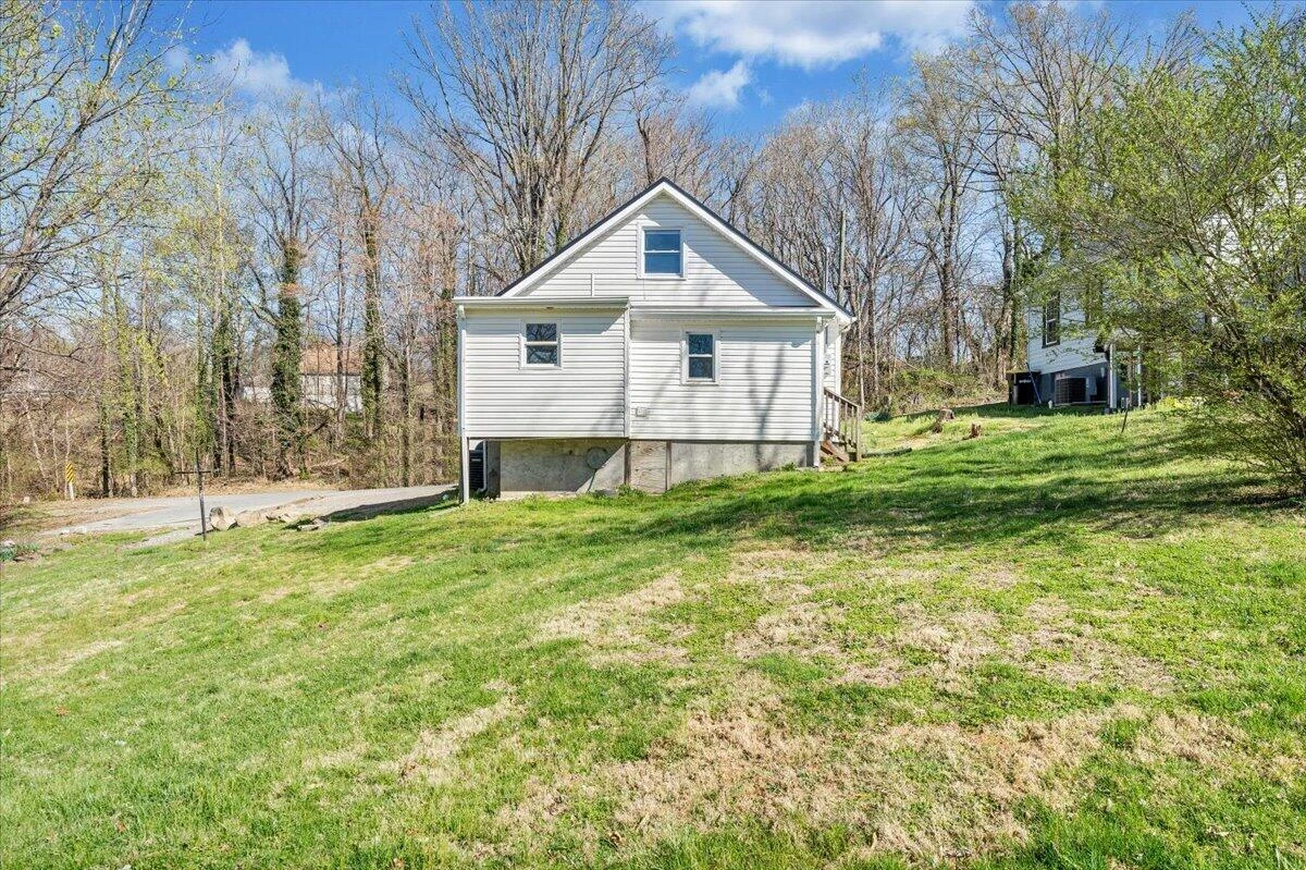 105 Mamie AVE - Photo 24