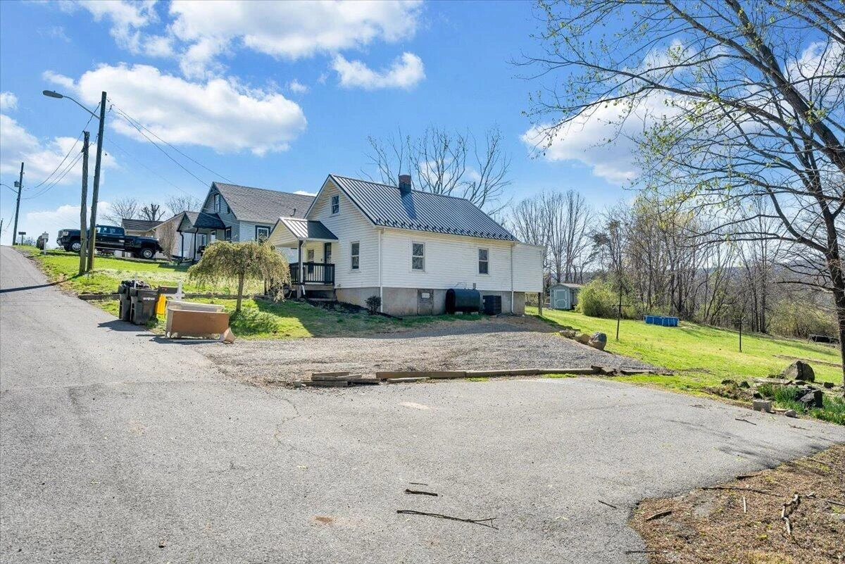 105 Mamie AVE - Photo 3