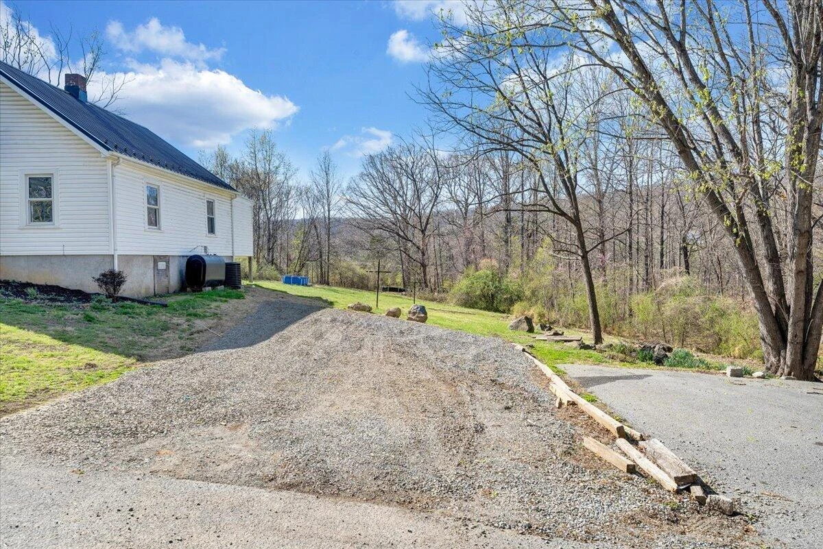 105 Mamie AVE - Photo 4