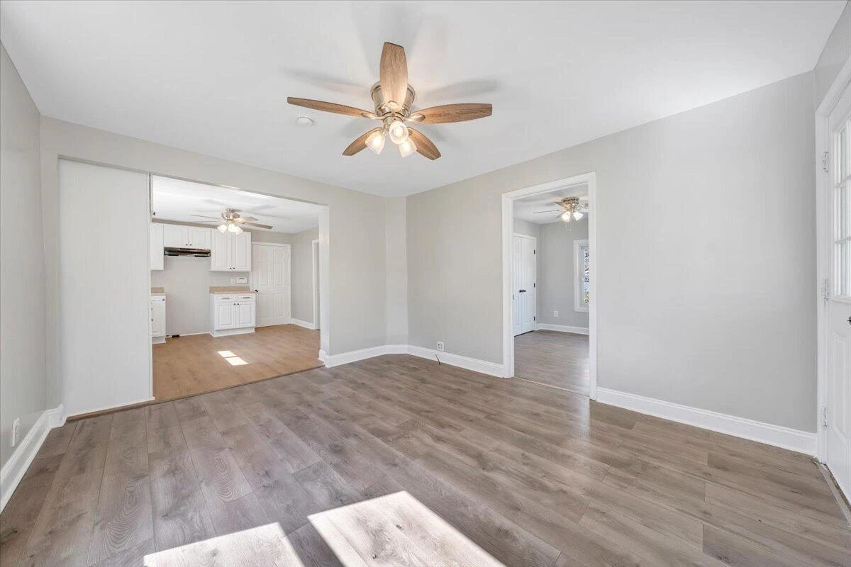 105 Mamie AVE - Photo 5