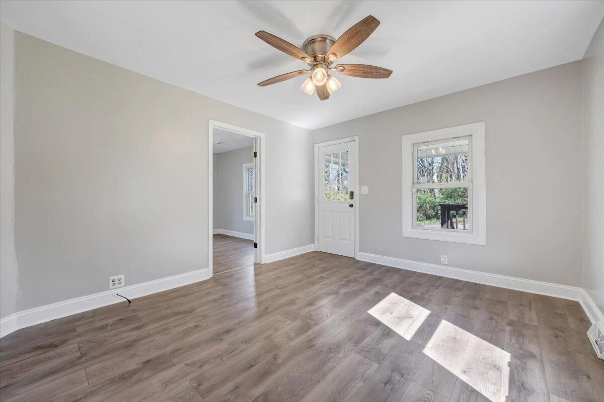 105 Mamie AVE - Photo 7