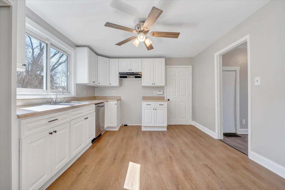 105 Mamie AVE - Photo 9