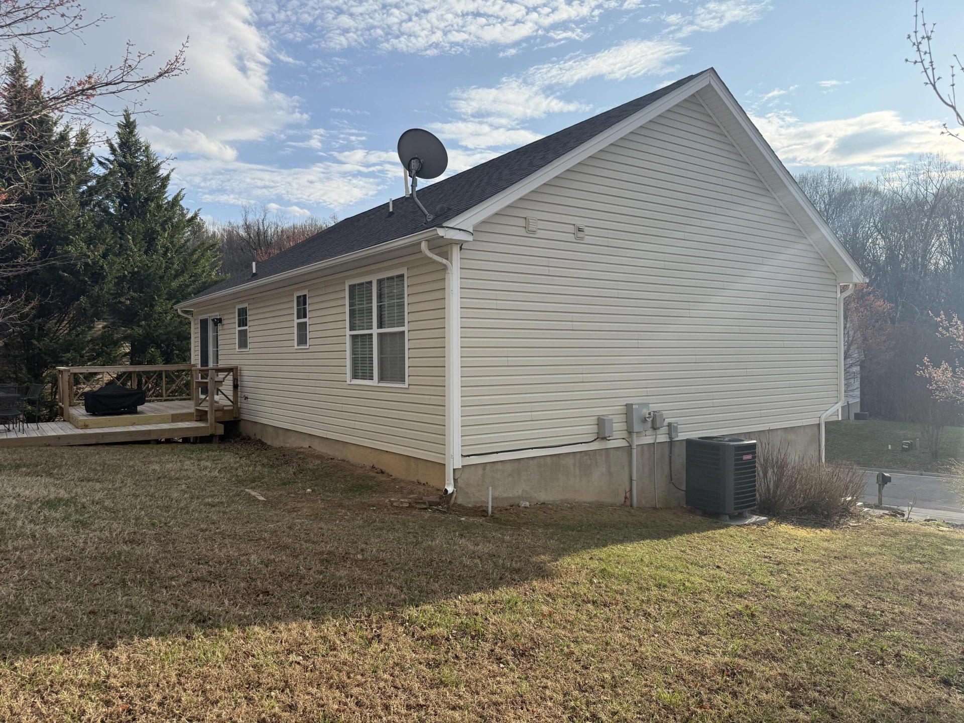 2421 Deerfield CT SE - Photo 28