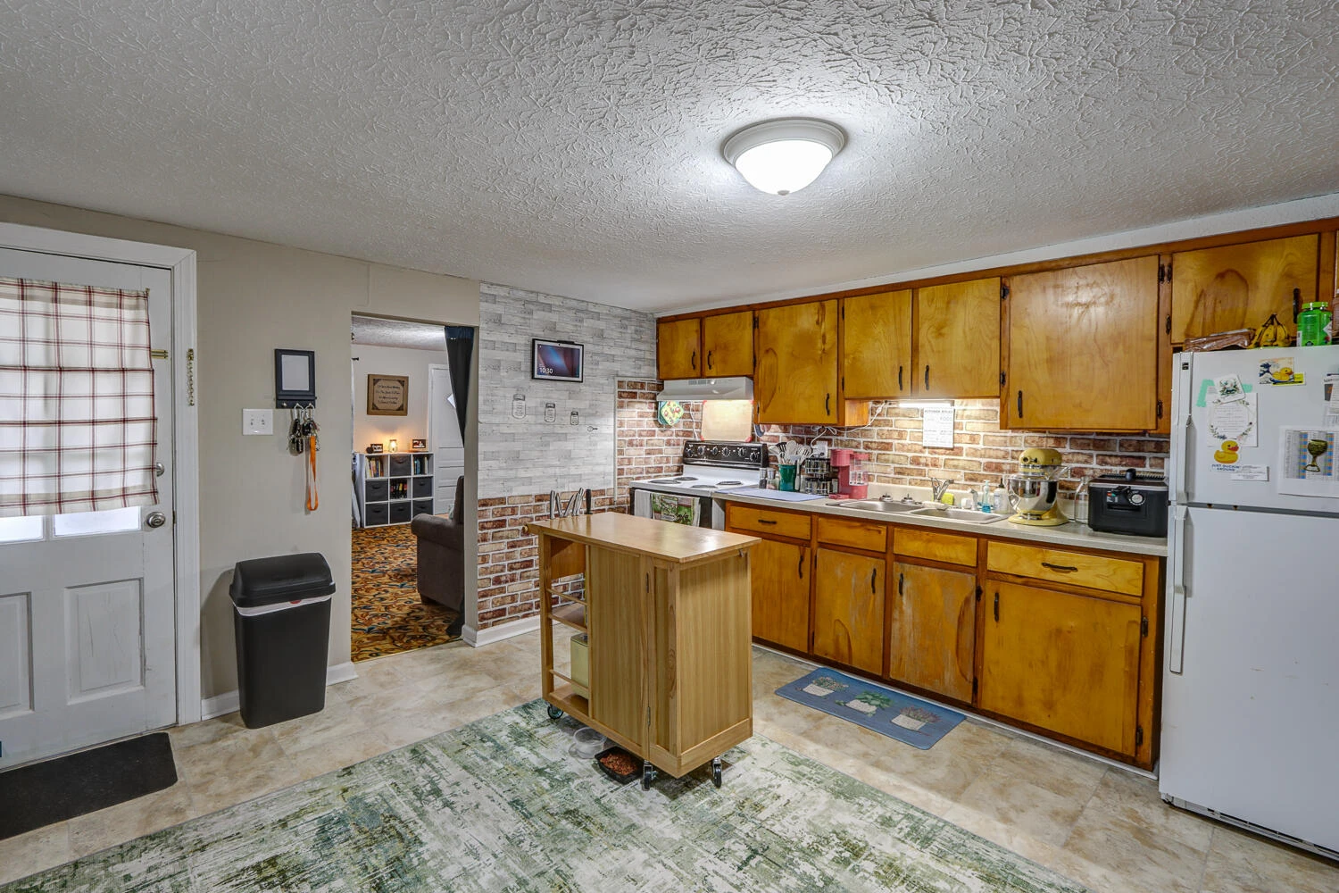 313 South ST - Photo 2