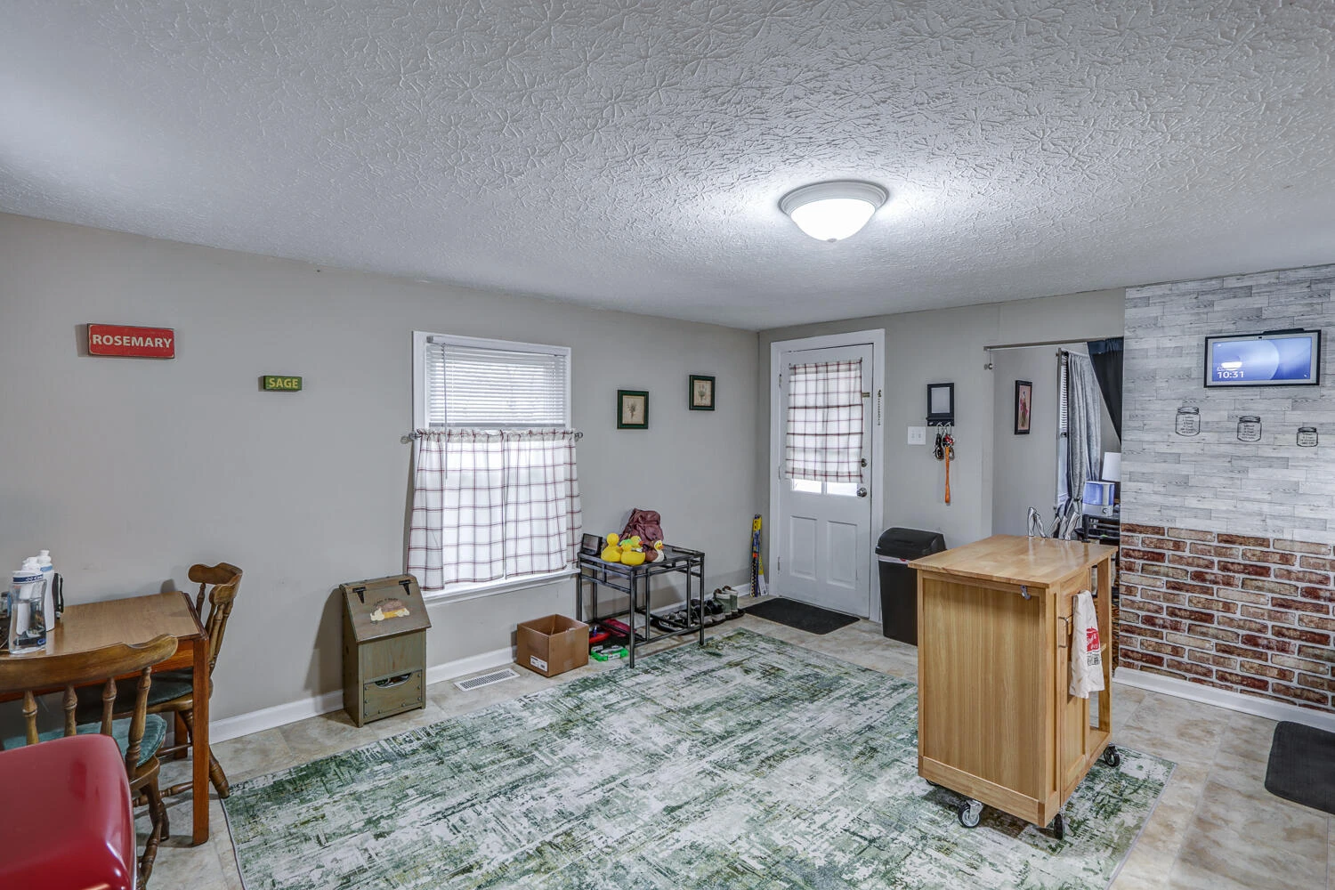 313 South ST - Photo 5