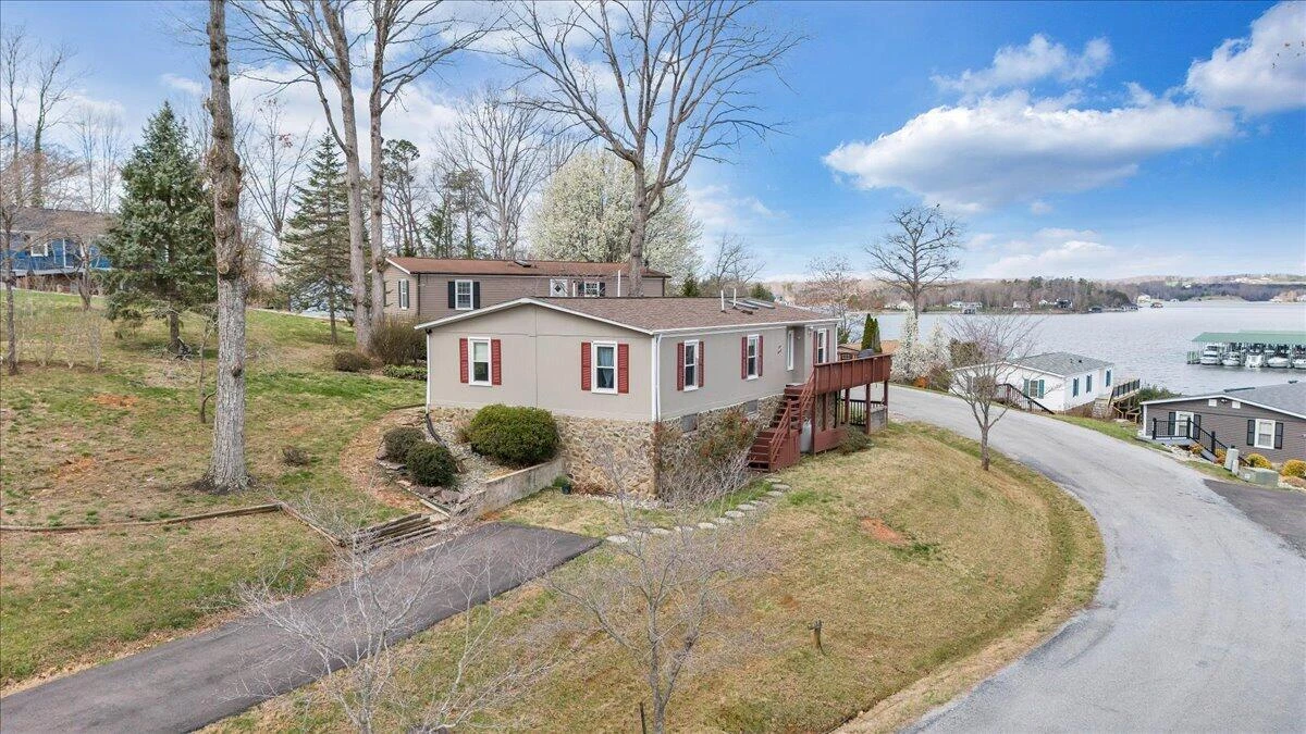 300 Mill Lake RD
