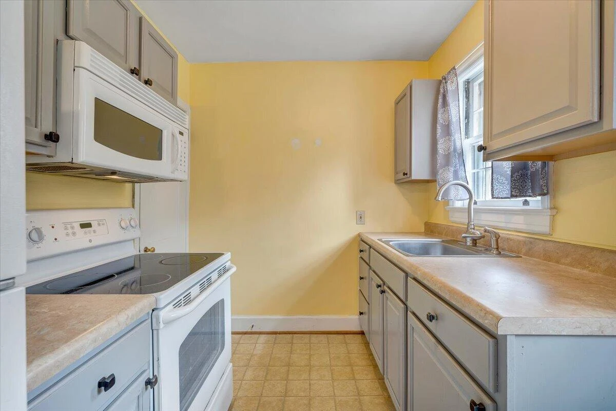 910 Brandon AVE SW - Photo 12