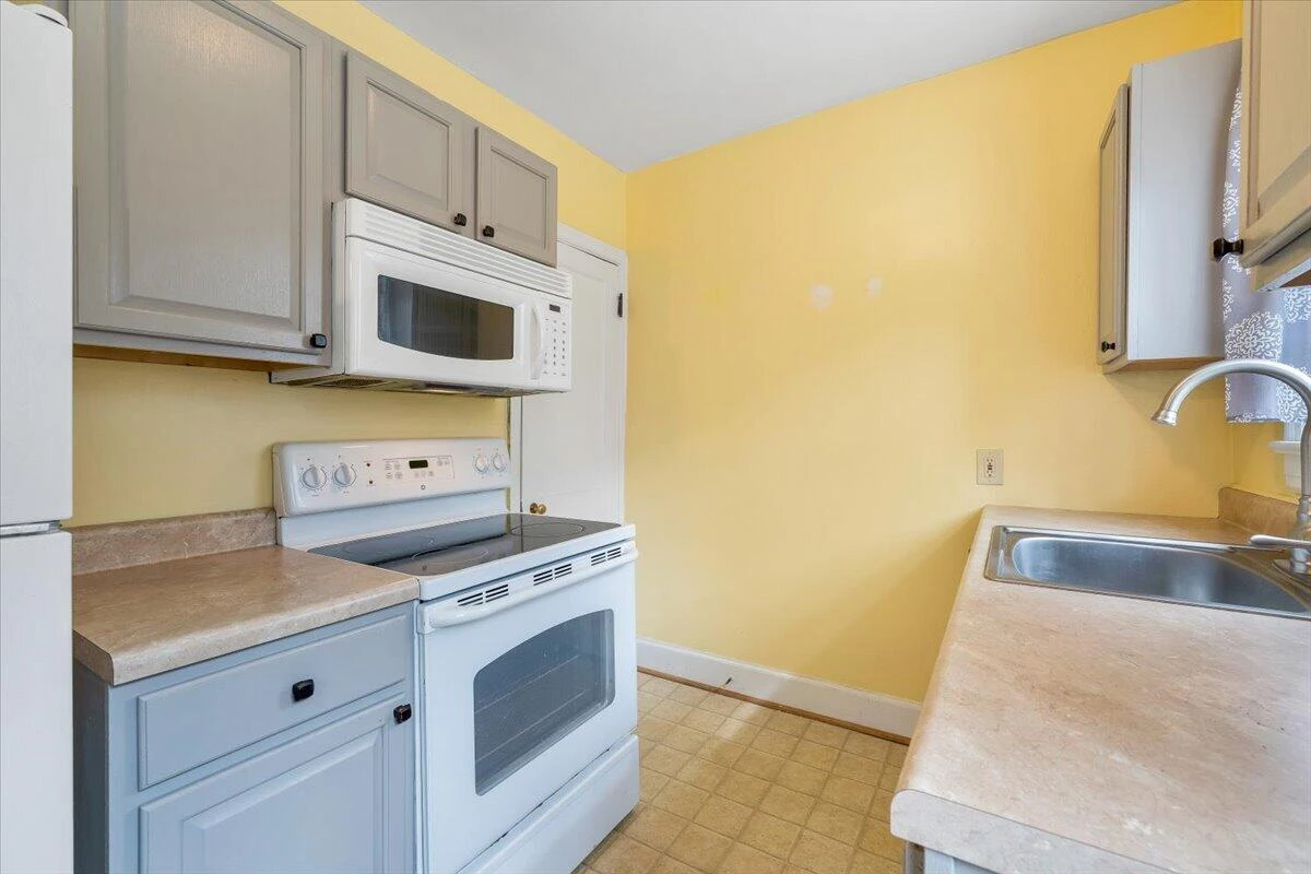 910 Brandon AVE SW - Photo 13