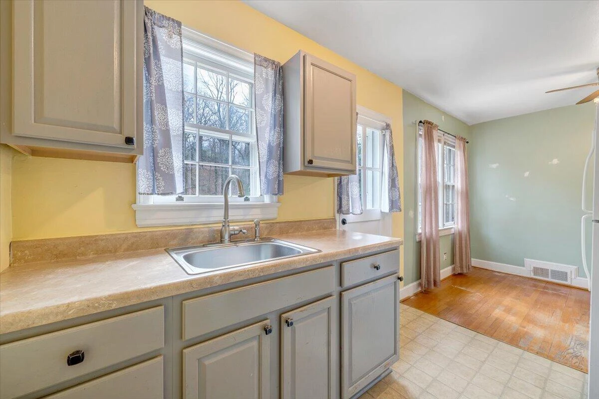 910 Brandon AVE SW - Photo 15